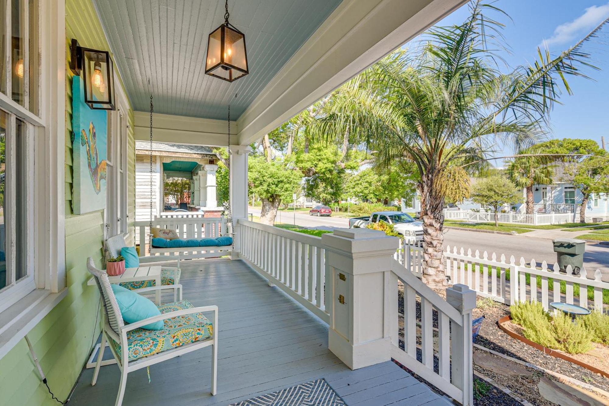 Walk To Galveston Beach Texas Home With Fenced Yard 外观 照片
