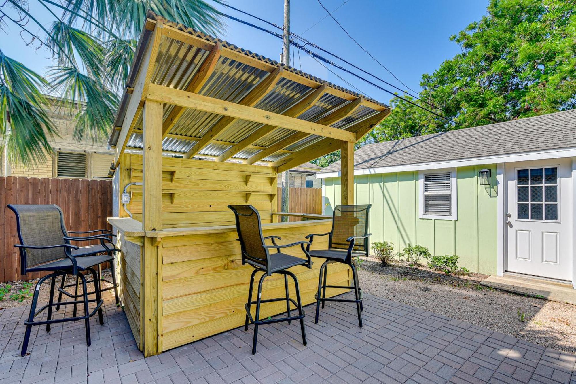 Walk To Galveston Beach Texas Home With Fenced Yard 外观 照片