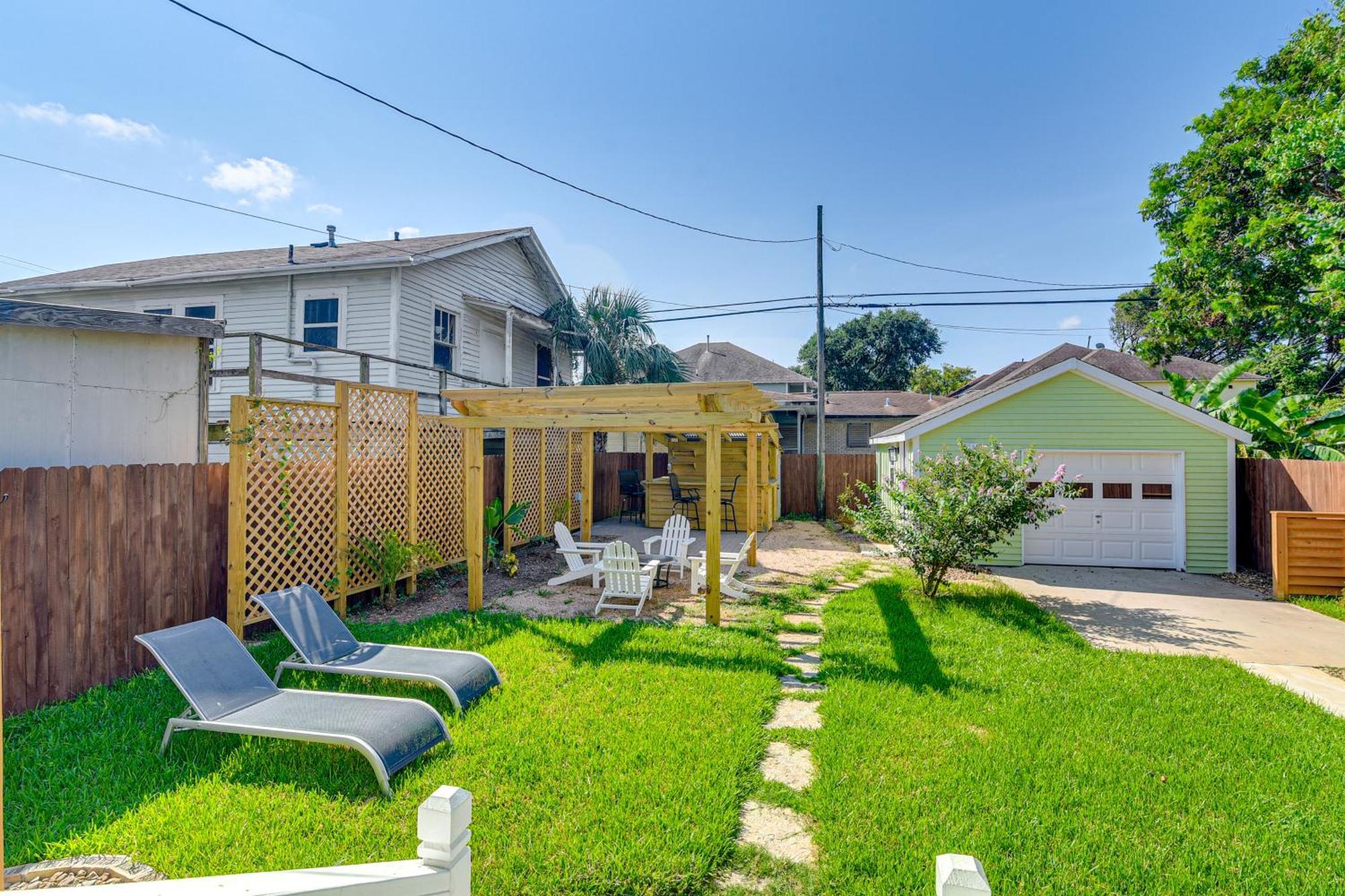 Walk To Galveston Beach Texas Home With Fenced Yard 外观 照片